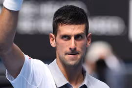 Djokovic & Serena thẳng tiến