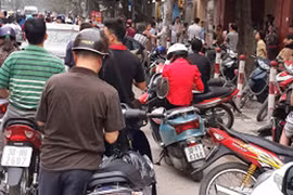 Vỉa hè trước cửa, cứ tưởng của mình: Tràn lan vi phạm 
