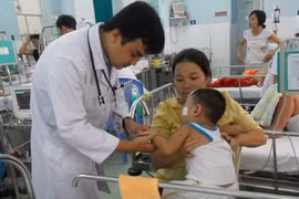 Tự ý điều trị tay chân miệng có thể mất mạng