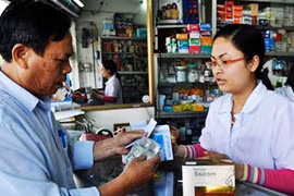 Giá thuốc bất kham, người dân lo lắng