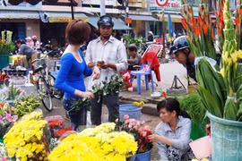 Nhiều mặt hàng tăng giá dịp Rằm tháng bảy