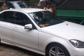 Xe của siêu mẫu Thanh Hằng mở cửa gây tai nạn?