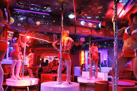 Một đêm ở phố đèn đỏ Bangkok