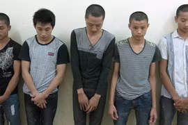 Mật phục trai làng hư hỏng, chơi bời