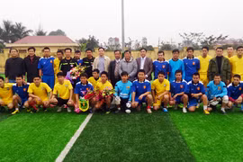 Đội bóng An ninh Thủ đô thi đấu giao hữu tại Hưng Yên