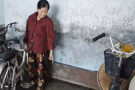Căn nhà bị hai ngôi mộ "ám" khiến người trong nhà "ba hồi tỉnh, một hồi say"