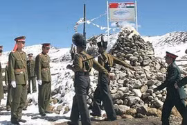 Hàng trăm binh sỹ Trung Quốc và Ấn Độ đối đầu ở Himalaya