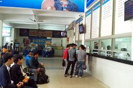 Nhà xe tranh thủ “móc túi” hành khách