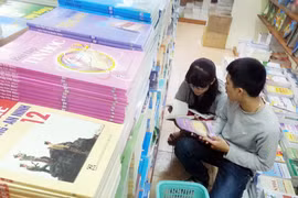 Sách giáo khoa cần “giảm dạy chữ, tăng dạy người”