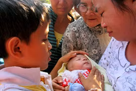 Niềm tin mê muội vào một “thánh cậu” 9 tuổi chữa được bách bệnh