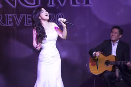 Hoa hậu Giáng My thay 3 bộ váy trong tiệc mừng sinh nhật