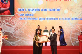 Diva Thanh Lam: "Mẹ là người mong muốn nhất tôi được phong tặng Nghệ sĩ nhân dân"