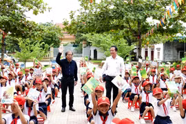 Hơn 2.100 cuốn sách truyện đến với học sinh Đức Thọ, Hà Tĩnh