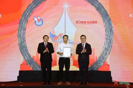 Bộ ảnh "Lời khẩn cầu từ dòng Đà Giang” giành giải Đặc biệt “Khoảnh khắc báo chí 2021” 