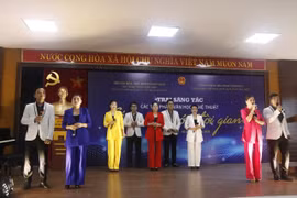 Khai mạc trại sáng tác văn học nghệ thuật "Sống mãi với thời gian"