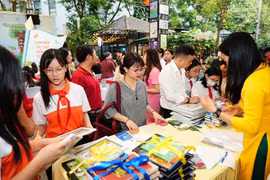 Phố Sách Hà Nội khai mạc Hội sách “Ươm mầm tri thức - Kiến tạo tương lai”