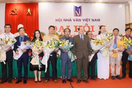 Lần đầu tiên tổ chức Hội nghị đại biểu nhà văn lão thành Việt Nam