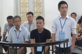 Bức tường rào bị đập phá và sự quyết liệt ở vụ án "nồi da nấu thịt"