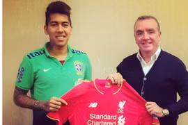 Tân binh của Liverpool hớn hở khoe màu áo mới