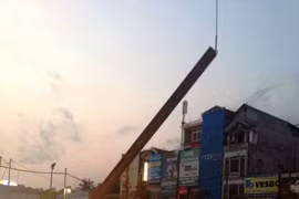 Vụ dầm thép công trình đường sắt Nhổn- Ga Hà Nội rơi xuống đường: Yêu cầu dừng thi công để kiểm tra