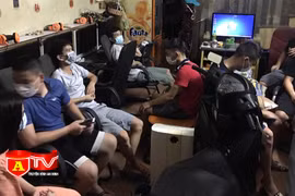 Giữa mùa dịch bệnh, quán game vẫn mở cửa đón khách