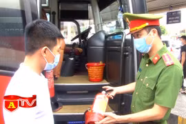 Bất an khi dụng cụ thoát hiểm trên ô tô chỉ để… đối phó