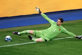 Real sợ mất Courtois ở đại chiến với Chelsea