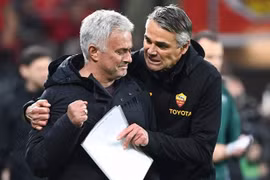 HLV Mourinho bật khóc khi đưa Roma vào chung kết 