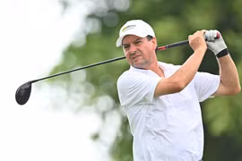Các golfer huyền thoại cũng lắc đầu ngao ngán trước hố HIO của Vinpearl Golf Nha Trang