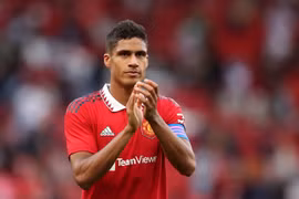 Varane bất ngờ từ giã tuyển Pháp, dồn sức cho MU
