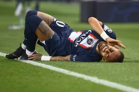 Chấn thương nặng, Neymar báo tin dữ cho PSG