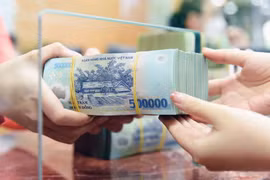 Lãi suất tăng mạnh trên liên ngân hàng, thị trường dân cư tiếp tục “ấm” lên