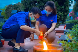 Thanh niên Thủ đô thắp nến tri ân các anh hùng liệt sĩ