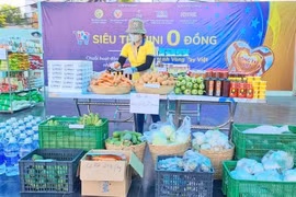 Siêu thị mini 0 đồng hỗ trợ người dân và sinh viên Thủ đô vượt dịch