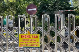 Hà Nội: Thêm một nhân viên dương tính SARS-CoV-2, Bệnh viện Đức Giang ngừng tiếp nhận bệnh nhân