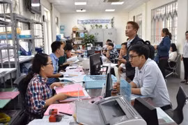Biên chế công chức hưởng lương ngân sách năm 2022 tăng hơn 7.000 người