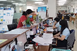Đóng bảo hiểm xã hội tự nguyện, gia hạn thẻ thế nào khi giãn cách xã hội?