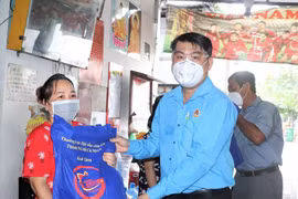 Dành 40 tỷ đồng mua nhu yếu phẩm hỗ trợ công nhân TP.HCM