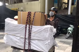 Không có giấy đi đường, nam thanh niên vận chuyển 50.000 que xét nghiệm Covid-19 không rõ nguồn gốc, xuất xứ