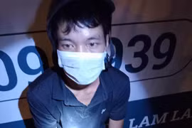 Gặp cảnh sát 141, 'con nghiện' bỏ chạy, phi tang ma túy