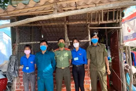 Anh tình nguyện viên nghèo và những bó rau muống đầy nghĩa tình 