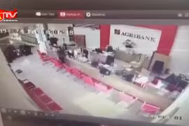 Nợ nần, 2 đối tượng rủ nhau đi cướp ngân hàng 