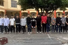 Kịp thời chặn giữ gần 30 thanh, thiếu niên đi xe máy cầm dao phóng lợn 'diễu phố'