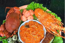 Mâm cỗ cúng ngày vía Thần Tài tiền triệu hút khách