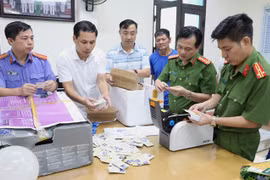 Triệt phá đường dây làm giả bằng cấp, giấy tờ, thu lợi bất chính hơn 40 tỷ đồng 