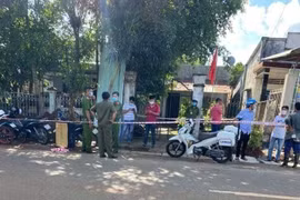 Hai mẹ con tử vong với vết cắt trên cổ 