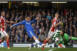 “Messi Ai Cập” đưa Chelsea lên ngôi đầu bảng