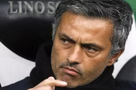 HLV Jose Mourinho “tuyệt vọng” với hàng công của Chelsea