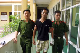 Bị "cắm sừng", ca sỹ phòng trà xử vợ bằng axit