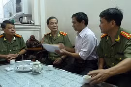 Lãnh đạo CATP thăm, tặng quà gia đình chính sách